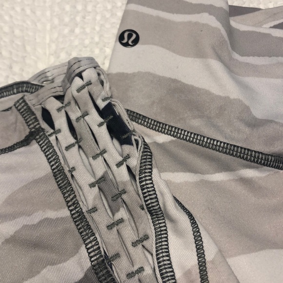 lululemon capris - Picture 2 of 3